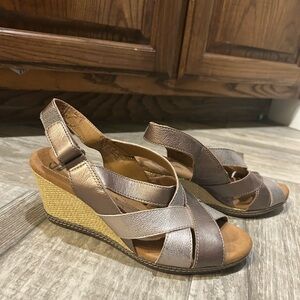 clarks collection, soft cushion edition. Super comfortable short heel.